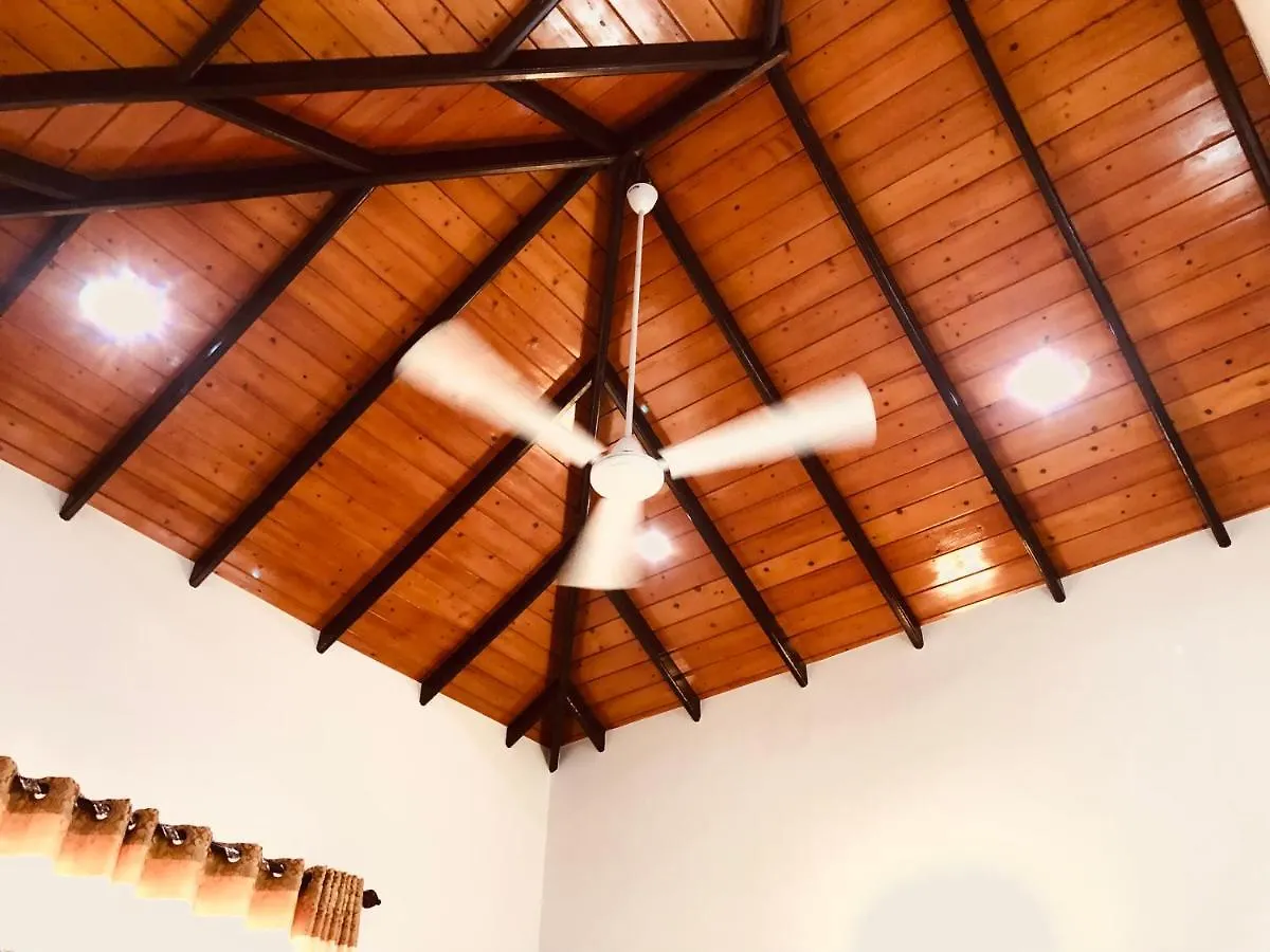 Sanrish Airport Villa Negombo 0*,