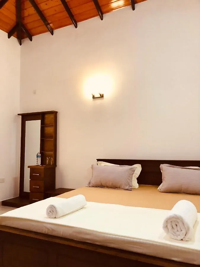Sanrish Airport Villa Negombo 0*,