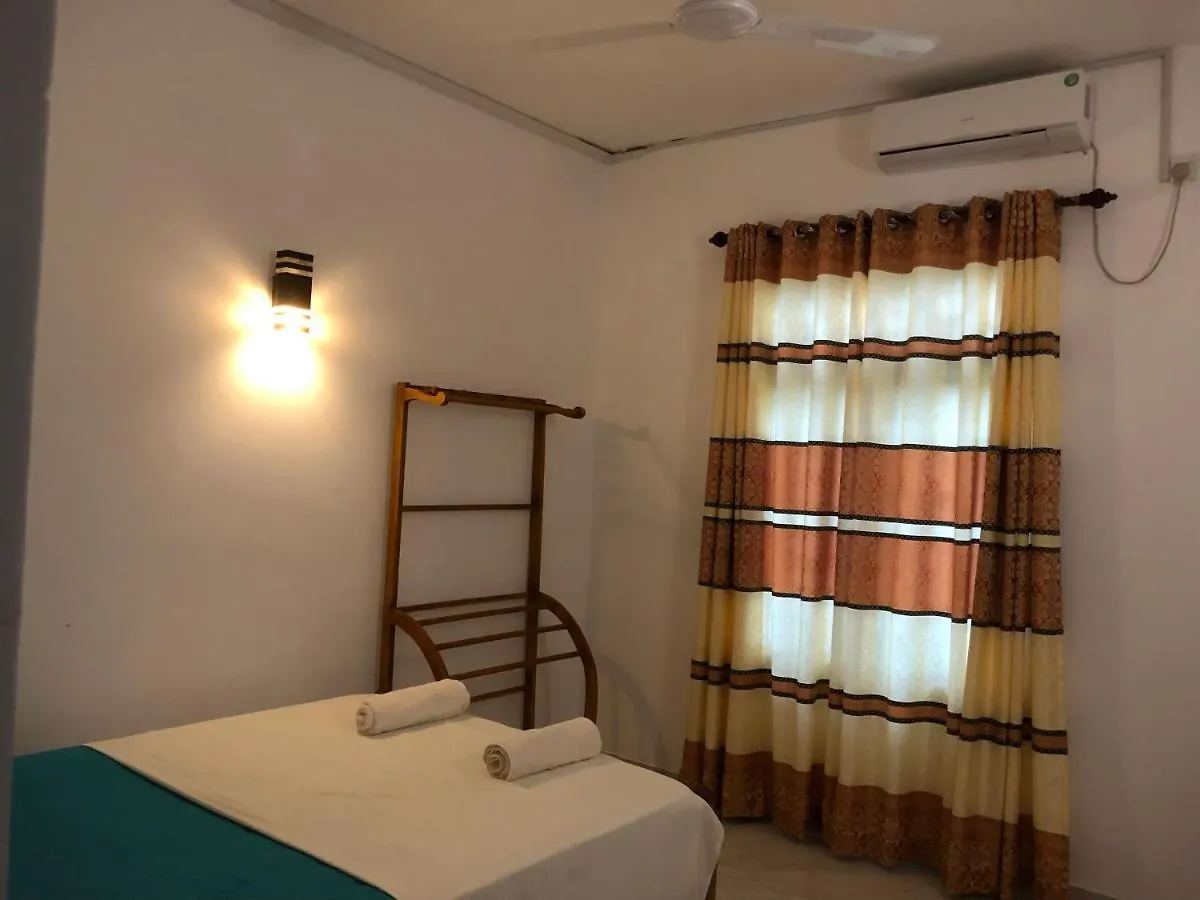 Sanrish Airport Villa Negombo